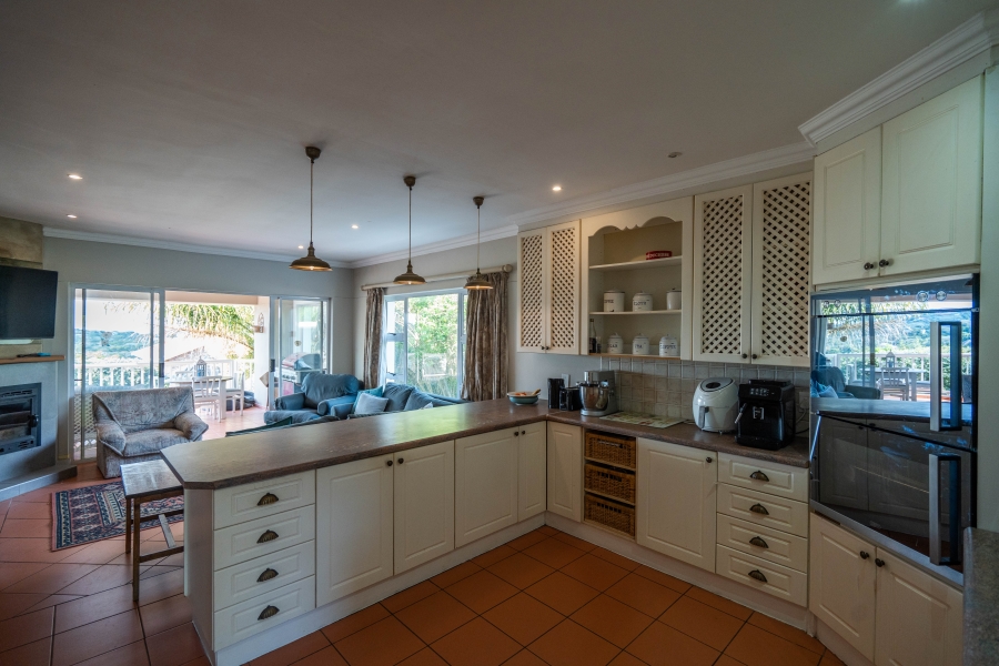 5 Bedroom Property for Sale in Seafield Eastern Cape